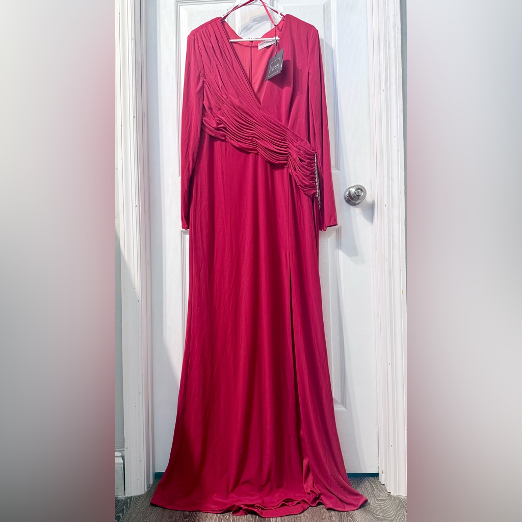 Mac Duggal Ieena Red Long Sleeve Gown Dress Plunge Slit Formal Dress Ruched